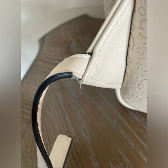 Guess mini backpack purse - Picture 3 of 9